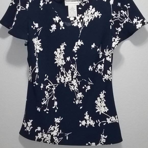 Karin Stevens Top. Size 10 - Picture 4 of 8